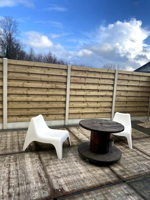 Entre Ville Et Campagne Appartement Cosy Avec Parking Et Terrasse Wood Coutiches 外观 照片